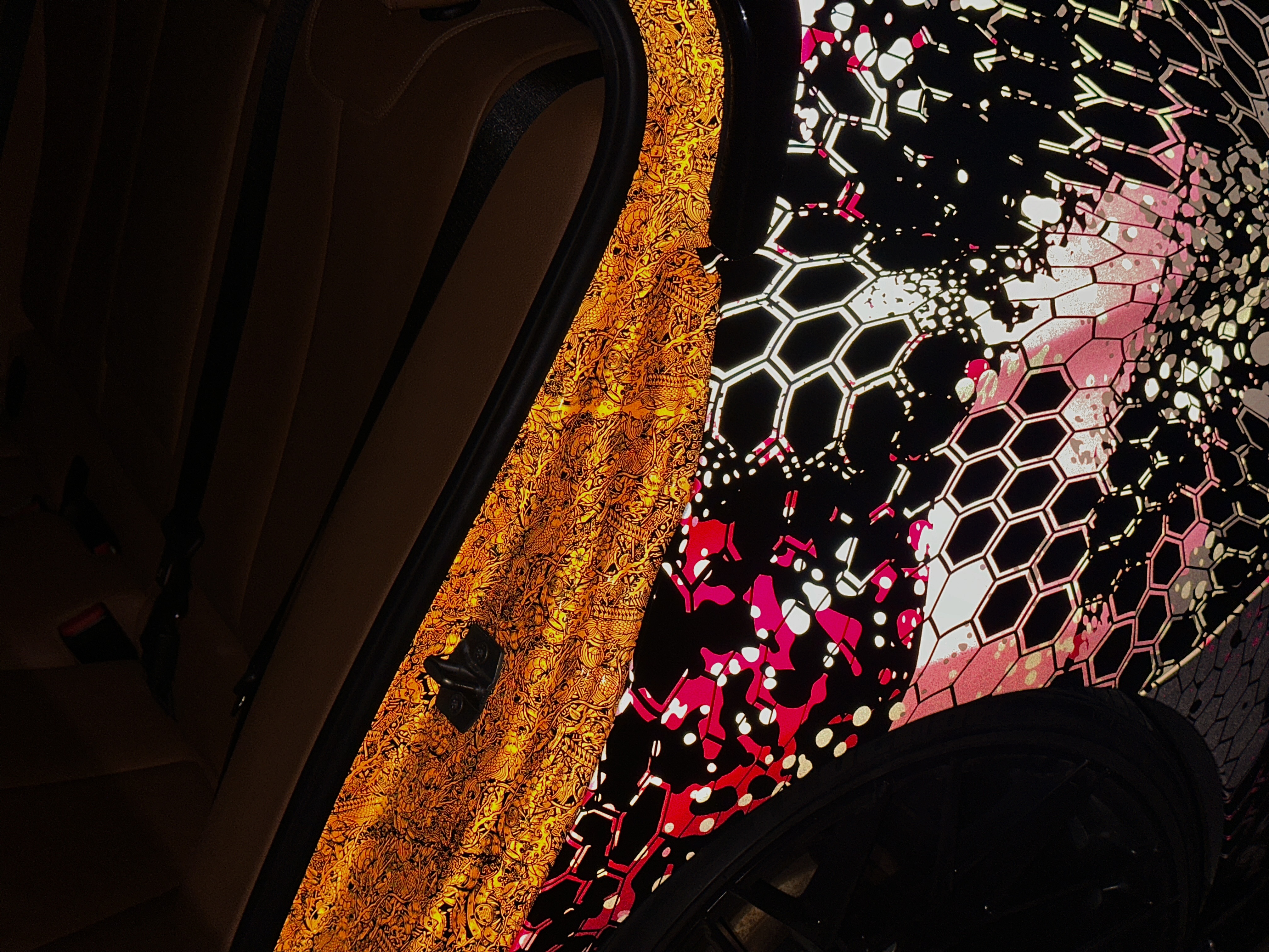 Porschen teippaus korosteväreillä.